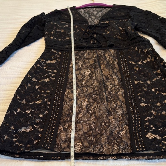 Express Black and Cream Lace Mini Dress Size 8 - Picture 13 of 13
